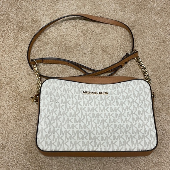 Michael Kors Handbags - Michael Kors side purse